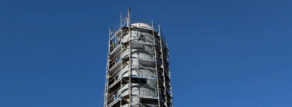 Upper part of a bypass chimney - also called a steel chimney - with an area of ​​approx. 300 m², completely scaffolded for renovation