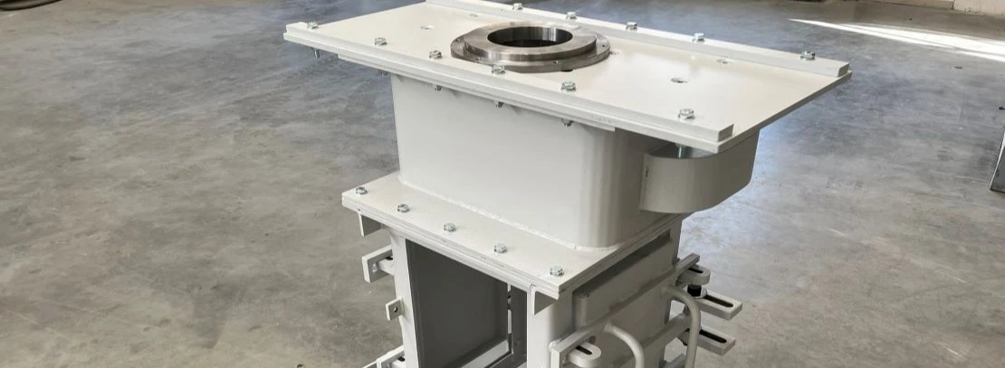 Bild eines Kondensators in einer Werkhalle