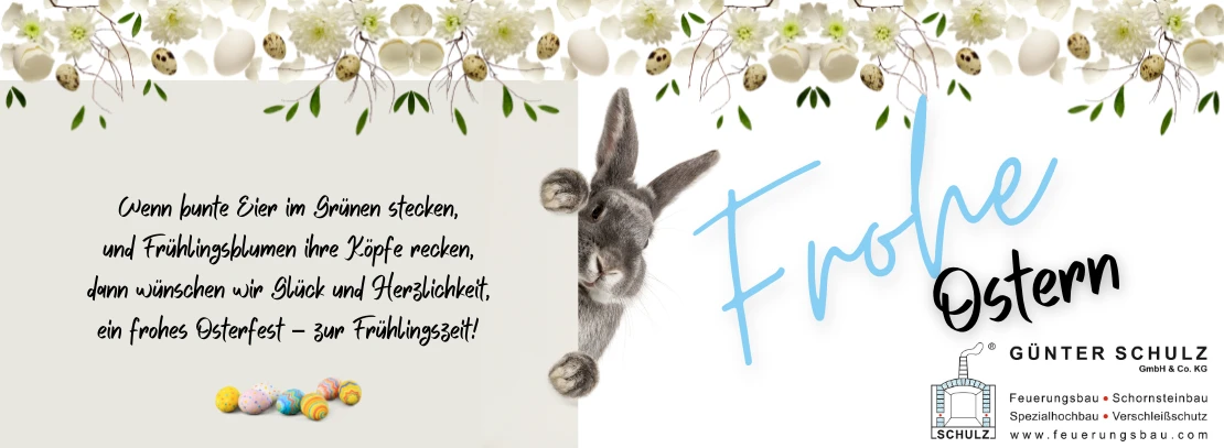 Österliches Bild mit Eier-Girlande und Osterhase, der ein Schild mit Ostergedicht in den Pfoten hält